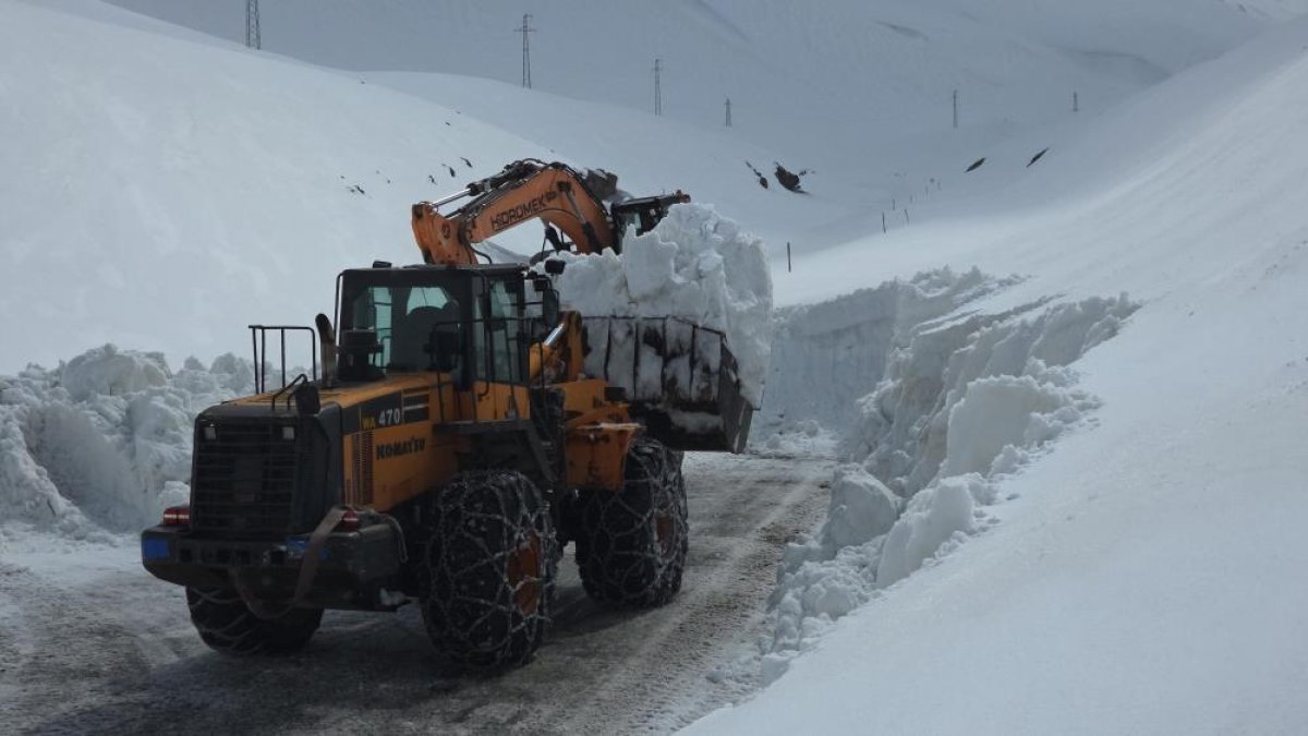 Bahçesaray yolunda çalışma yeniden başladı