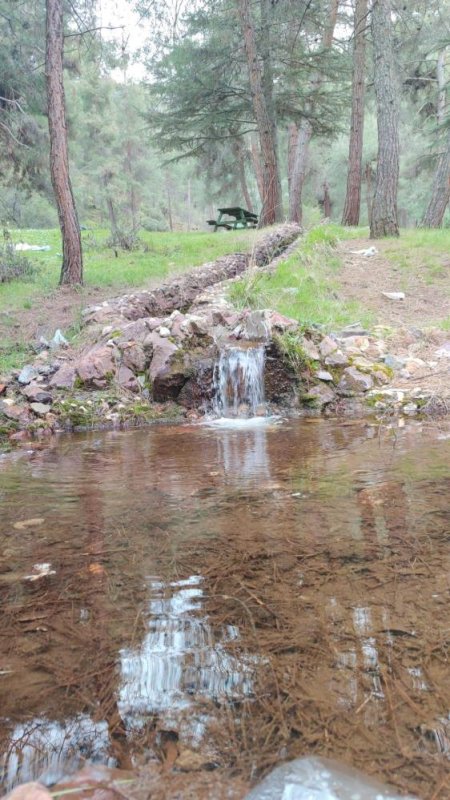 Çeşmeden maden suyu içmek isteyen vatandaşlar Laçin’e geliyor