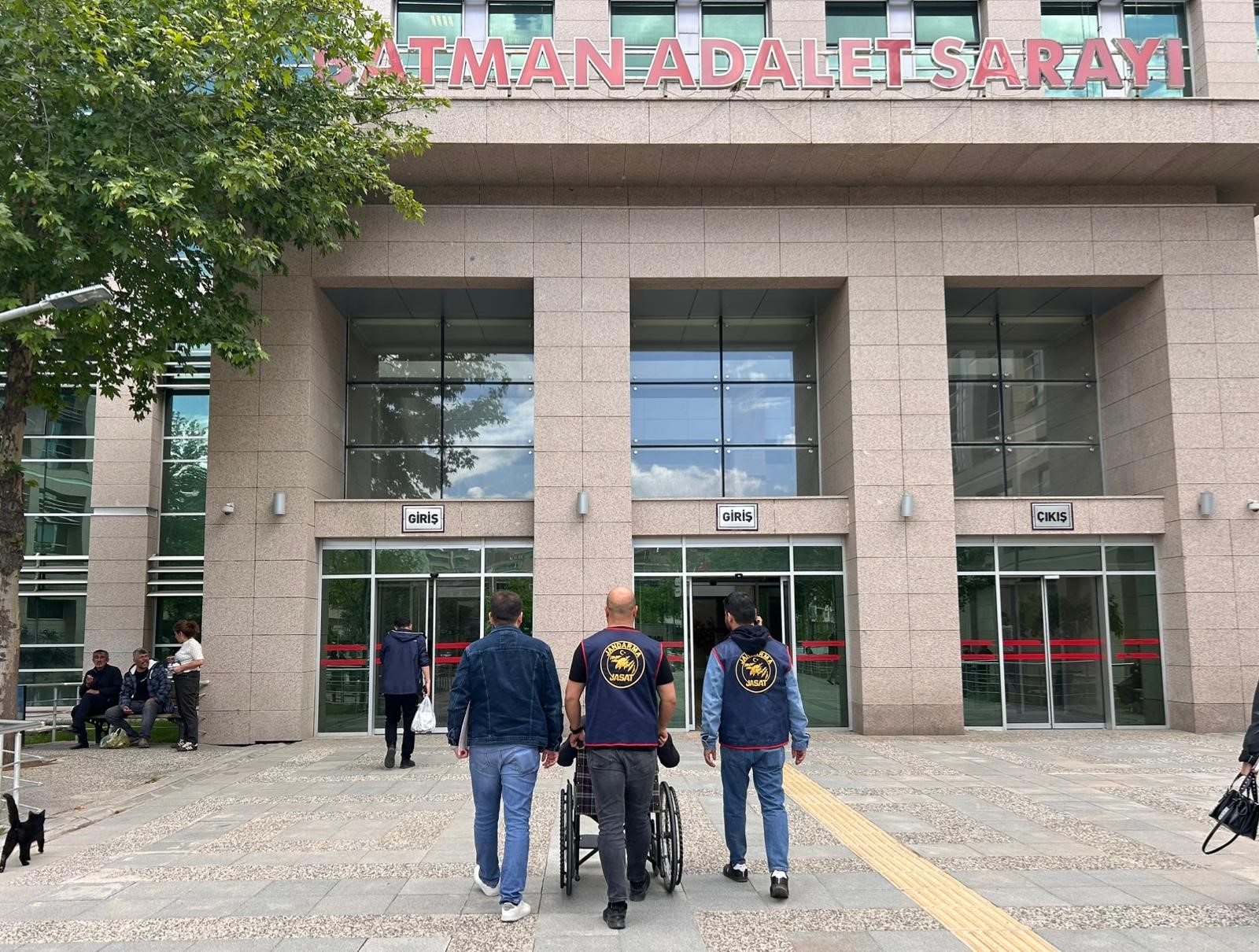 Batman’da 50 yıl kesinleşmiş hapis cezası bulunan şahıs yaşlı bakımevinde yakalandı